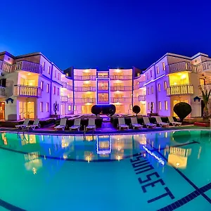 Отель Sunset Village